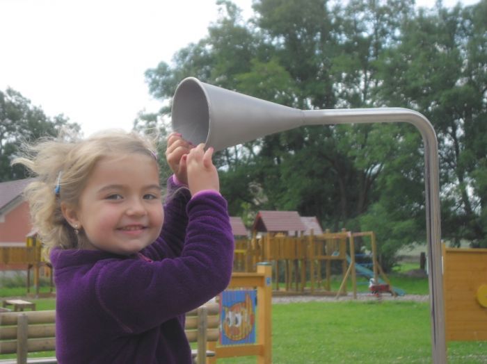 Telefon na dětská hřiště s podzemním kabelem 600 cm